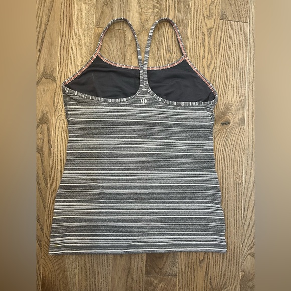Lululemon power Y tank top in coal strata stripe barely worn size 8 - Picture 3 of 3